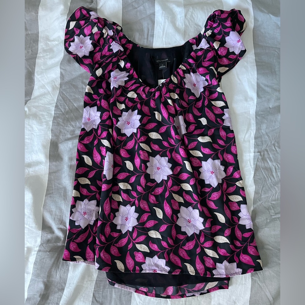 NWT XS Ann Taylor Floral Blouse